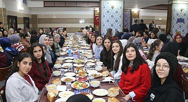 Tavşanlı Devlet Ana Kız Anadolu İmam Hatip Lisesi'nde iftar programı