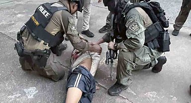 Tayland'da okulda rehine krizi: 18 yaşındaki silahlı saldırgan 2 kişiyi yaraladı