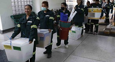 Tayland'da yaklaşık 53 milyon seçmen kritik seçim için sandık başına gidecek