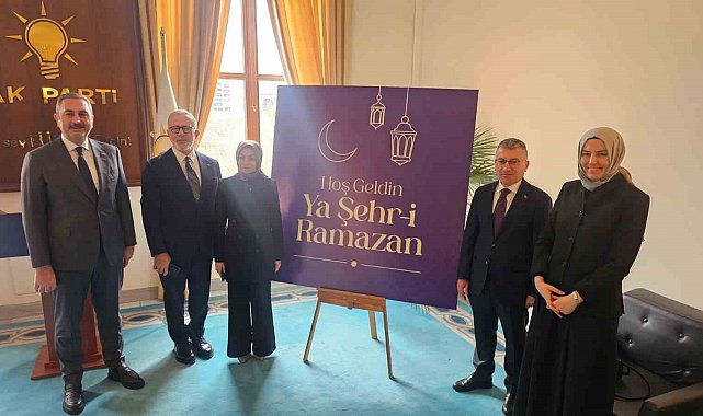 TBMM AK Parti Grubu'nda "Ramazan" süslemesi