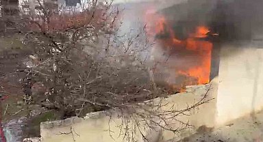 Tek katlı müstakil ev alevlere teslim oldu: 1 ağır yaralı