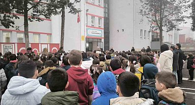 Tekirdağ'da okullarda 6 Şubat depremleri için saygı duruşu