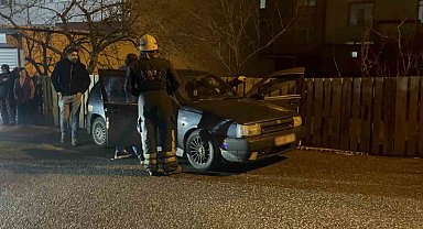 Tekirdağ'da otomobil bahçe duvarına çarptı