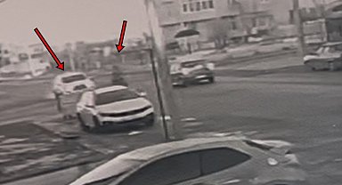 Tekirdağ'da otomobille çarpışan bisikletlinin yaralandığı feci kaza kamerada