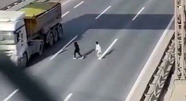 TEM Otoyolu'nda çocukların tehlikeli yolculuğu kamerada