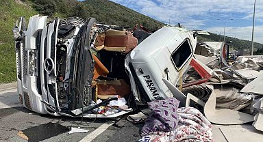 TEM'de iki tır kazaya karıştı, trafik felç oldu
