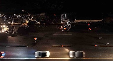 TEM'de mobilya yüklü kamyon ile tır çarpıştı: 1 yaralı