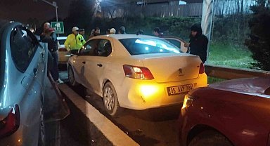 TEM'i kilitleyen 8 araçlı zincirleme kaza