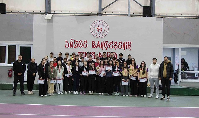 Teniste şampiyonlar belle oldu