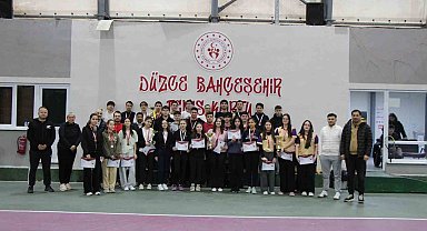 Teniste şampiyonlar belle oldu