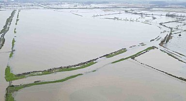 Terme'de ovada su taşkını, yüksekte kar esareti