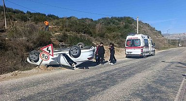 Ters dönen otomobilin sürücüsü yaralandı