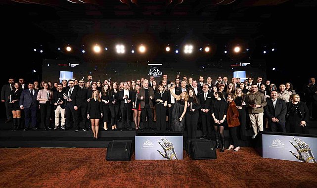 The ONE Awards'ta bilgisayar kategorisinde "Yılın İtibarlı Markası" ödülü
