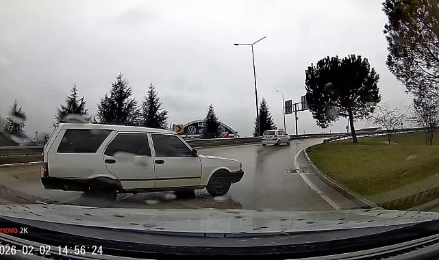 Tofaş marka otomobil yağmurda böyle spin attı