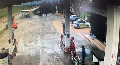 Tokat'ta öğrenci servisinin devrilme anı kamerada
