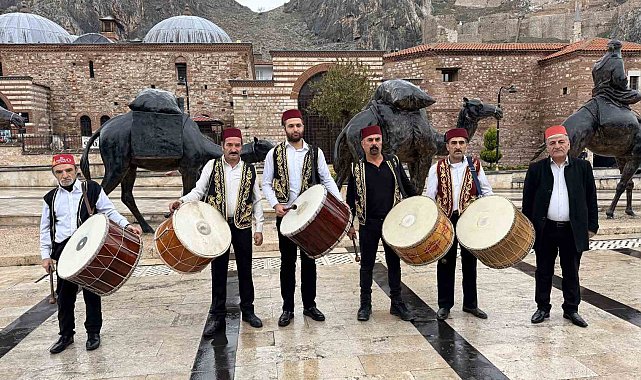 Tokat'ta Ramazan geleneği yaşatılıyor, 21 davulcu sahaya çıkıyor