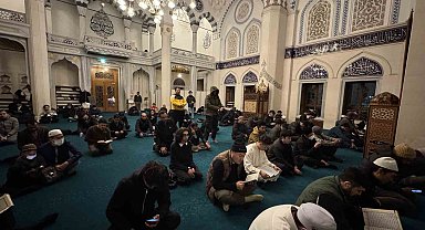 Tokyo Camii'nde Ramazan ayının ilk teravih namazı kılındı