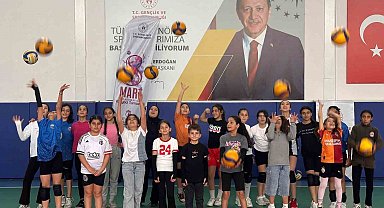 Tomarza'da voleybol kursları Ramazan'da da hız kesmiyor