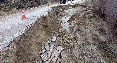 Toprak kaymasının yaşandığı yolda zemin güçlendirme çalışmaları başladı