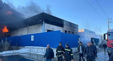 Torbalı'da geri dönüşüm fabrikasında yangın