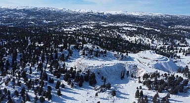 Toroslar'da kar güzelliği: Çocuğu da yaşlısı da doyasıya eğlendi