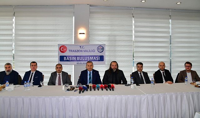 Trabzon Valisi Şahin, basınla biraya geldi