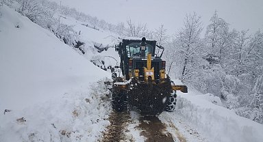 Trabzon'da 40 mahalle yolu kar nedeniyle ulaşıma kapandı