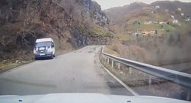 Trabzon'da öğrenci servisi kazası kamerada