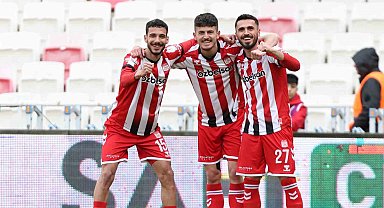 Trendyol 1. Lig: Özbelsan Sivasspor: 4 - Sakaryaspor: 1