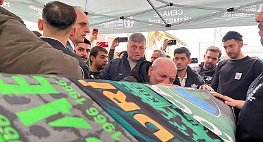 Tribünden düşerek ölen taraftarın babasından yürek yakan feryat