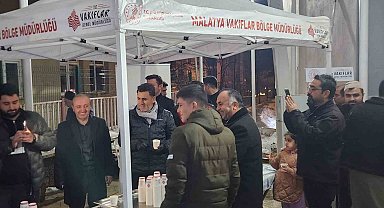 Tunceli'de Berat Kandili'nde vatandaşlara salep ikram edildi
