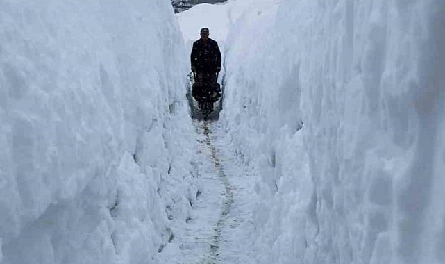 Tunceli'de kar kalınlığı insan boyunu geçti