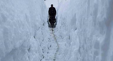 Tunceli'de kar kalınlığı insan boyunu geçti