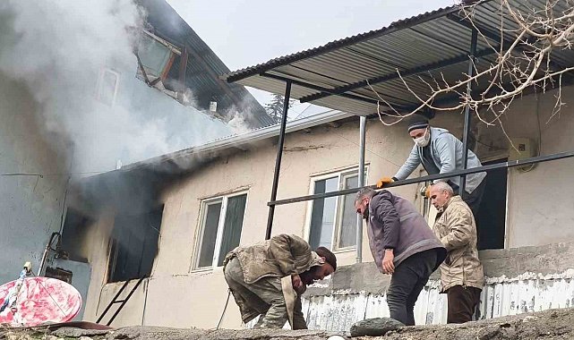 Tunceli'deki ev yangını ekiplerin müdahalesi ile söndürüldü