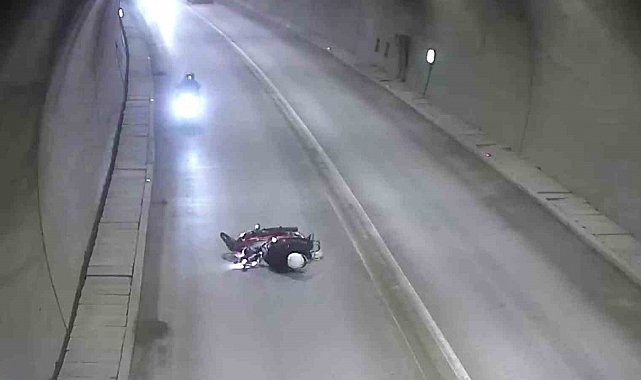 Tünelde motosikletten düşüp metrelerce sürüklendi: Kaza anı kamerada