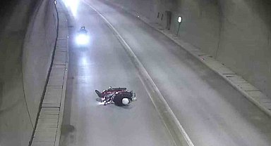 Tünelde motosikletten düşüp metrelerce sürüklendi: Kaza anı kamerada