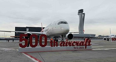 Türk Hava Yolları 100 bin çalışanının fotoğrafıyla giydirdiği 500. uçağını tanıttı