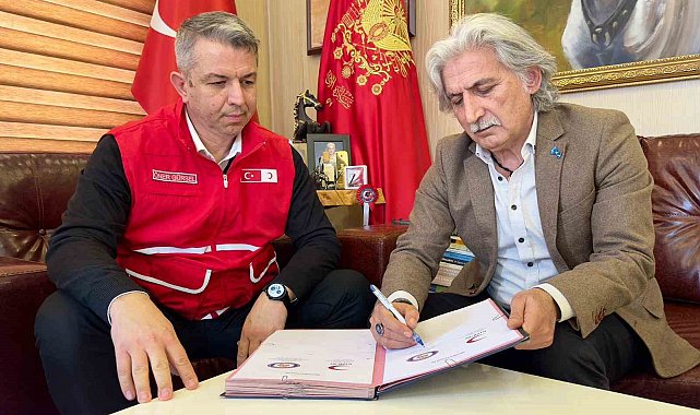 Türk Kızılay'dan Manisa'da 200 aileye sıcak iftar desteği