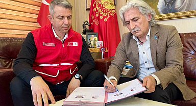 Türk Kızılay'dan Manisa'da 200 aileye sıcak iftar desteği