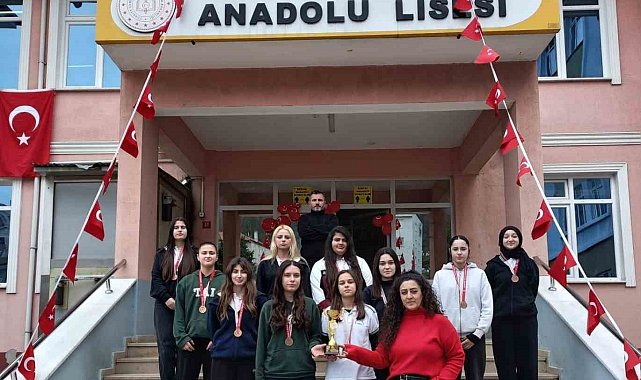 Türkeli Anadolu Lisesi'nden il üçüncülüğü başarısı