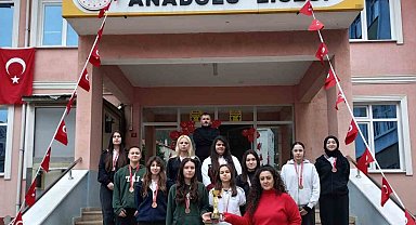 Türkeli Anadolu Lisesi'nden il üçüncülüğü başarısı