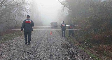 Türkeli'de heyelan nedeniyle köy yolu ulaşıma kapandı