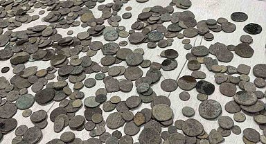 Türkiye'den kaçırılan binlerce sikke ve obje komşuya takıldı