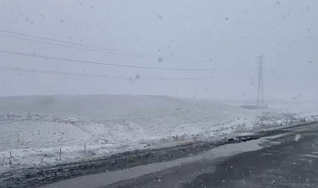 Türkiye'nin en kurak ilçelerinden Karapınar'da kar sevinci