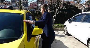 Üç çocuk annesi, taksi şoförlüğüyle hem ailesinin geçimine katkı sağlıyor hem de kadınlara örnek oluyor