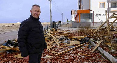 Uçan çatının altında kalmaktan saniyelerle kurtuldu