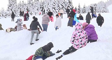 Uludağ, yarıyıl tatilinde yüzbinlerce kişiyi ağırladı