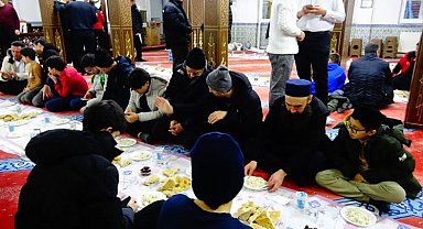 Ümmet iftarında gönüller bir oldu