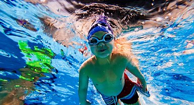 Ümraniye Belediyesi yüzme sporunu herkes için erişilebilir kılıyor