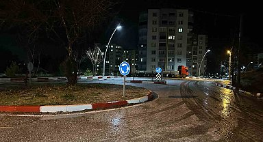 Uşak'ta sağanak yağış sonrası dolu etkili oldu
